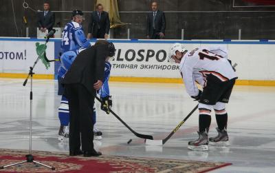 Олег Ковалёв вбросил шайбу в первом матче чемпионата ВХЛ в Рязани